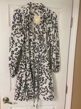 GOGO Black & White Leaf-Print Long Sleeve Shirt Dress